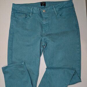 Just Black USA Made Women's Capri Jeans, Light Green 28 x 22